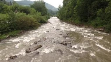 Dağlarda açık hızlı akış