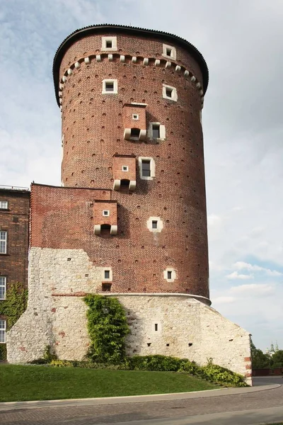 La torre "SANDOMIERSKA" del Castillo de los Reyes Wawel en Cracovia — Foto de Stock