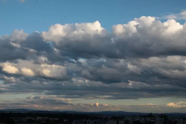 Himmel mit Wolken — Stockfoto