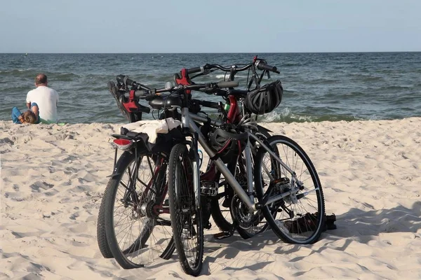 Bicicletas Praia Báltico Arenoso — Fotografia de Stock