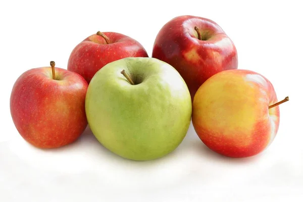 Красный Зеленый Желтый Вкусные Яблоки — стоковое фото