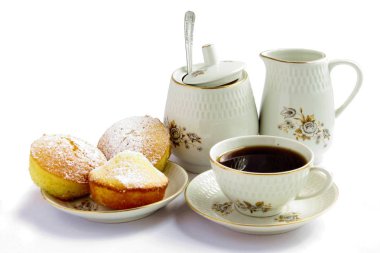 akşam yemeği için kahve ve cupcaces yakın