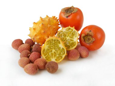 çeşitli, çok renkli, lezzetli tropikal meyveler