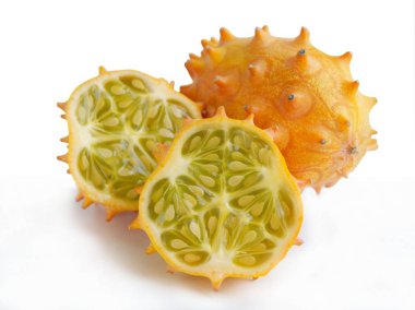 kiwano-salatalık metuliferus ve diğer meyveler yakındır.