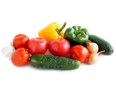 Kırmızı domates, biber, salatalık ve yeşil yapraklı soğan.