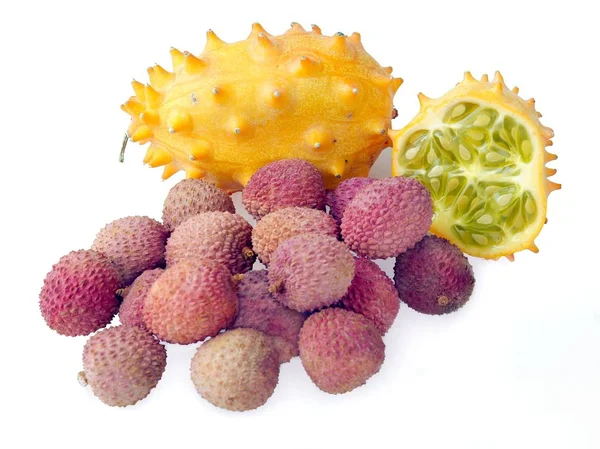 Růžová Lišejník Žluté Kiwano Ovoce Zblízka — Stock fotografie