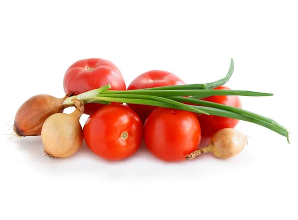 Czerwone Pomidory Cebula Zielonymi Liśćmi Sałatki — Zdjęcie stockowe