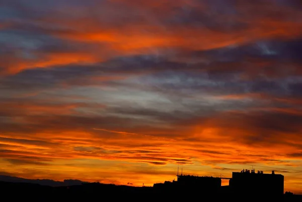 Malerische Aussicht Bei Buntem Bewölktem Himmel Und Sonnenuntergang — Stockfoto