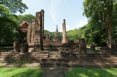 Eski şehir ibadet yer işaretlerini, geçmiş park Si-Satchanalai, Sukhothai Eyaleti, Tayland.