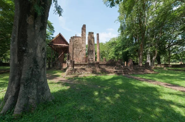 Eski şehir ibadet yer işaretlerini, geçmiş park Si-Satchanalai, Sukhothai Eyaleti, Tayland.