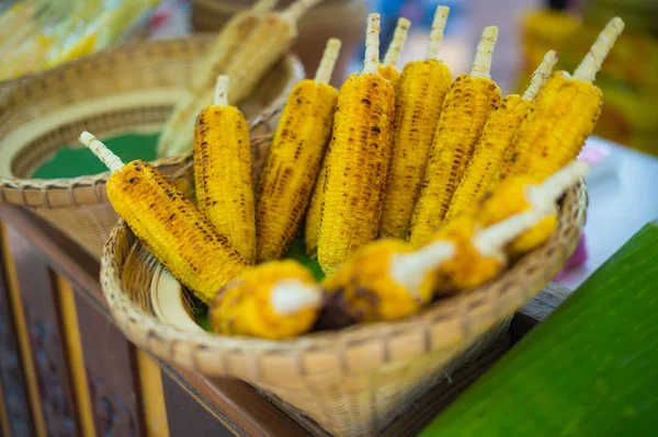 Primer Plano Maíz Parrilla Cesta Madera Comida Con Estilo Cultura —  Fotos de Stock