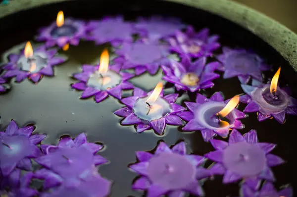 Wasserbecken Stil Und Blumenkerze Religion Buddhismus Kultur — Stockfoto