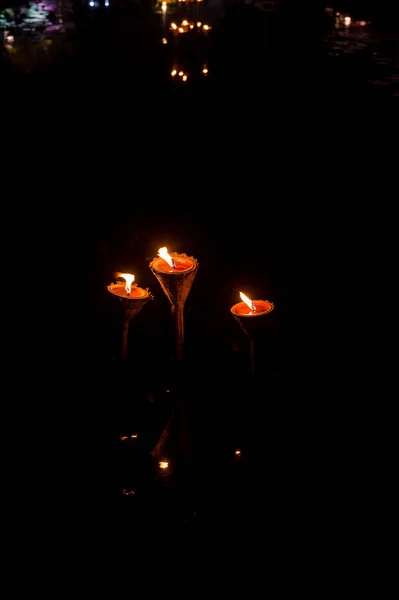 대나무 제품으로 만든 촛불 조명 디자인의 근접 사진 — 스톡 사진