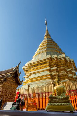 Altın tapınaktaki pagoda, Chiangmai, Tayland