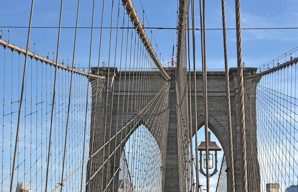 Architektura na Brooklyn bridge. — Zdjęcie stockowe