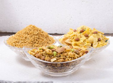 Hint besan, bhujiya, navratan, papdi namkeen set 
