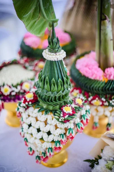 Thai hagyományos esküvői virág tálca — Stock Fotó