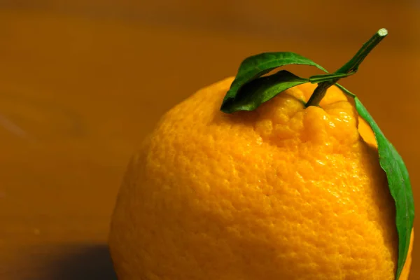 Dekopon Japonés naranja orgánica sobre el fondo de madera —  Fotos de Stock