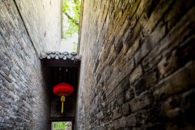 tuğla duvar ile Çin kırmızı lamba, Antik Çin VILLAGE park duvarına dar