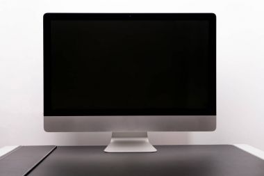 Retina 5 k görüntü 27 inç beyaz arka planını izole