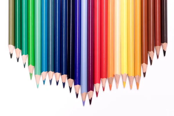 Variété de crayons de couleur sur fond blanc — Photo