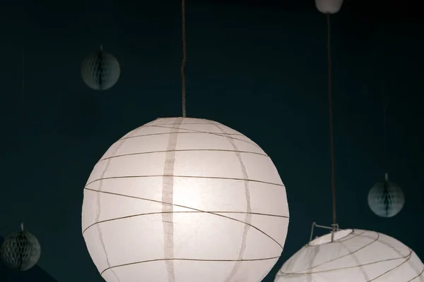 Podexponovaných lampa osvětlení, osvětlení lampy na stropě — Stock fotografie