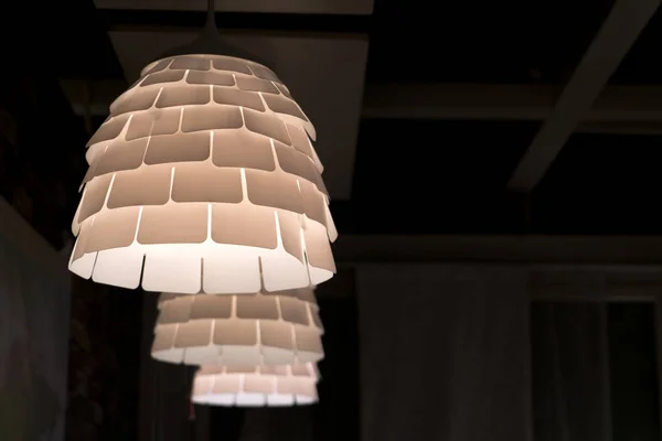 De onderbelichte van lamp lighting, licht lamp aan het plafond — Stockfoto