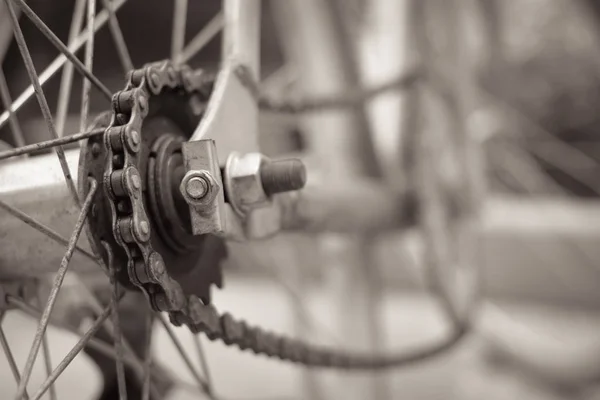 Czarno-białe rowerów Zobacz łańcucha tylnego koła, Styl vintage — Zdjęcie stockowe