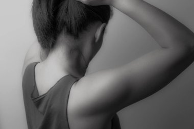 sıkma saç, yaşam kavramı - B&W filtre dikiz kadınların siyah ve beyaz renk