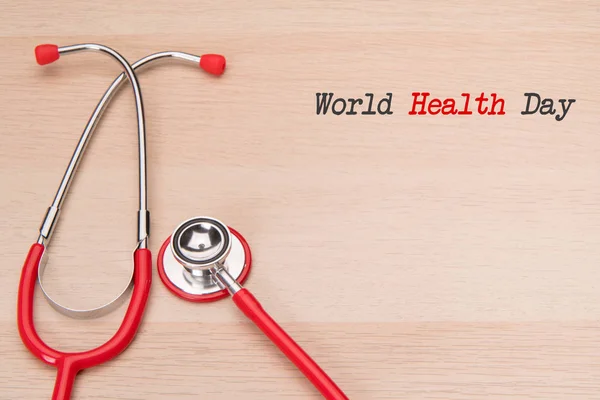 Stéthoscope et symbole du cœur rouge, santé et médecine, santé et assurance, concept de journée mondiale de la santé — Photo