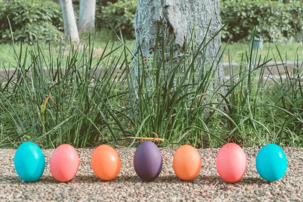 Ostersonntag, frohe Ostern, bunte Ostereier jagen Feiertagsdekorationen Osterkonzept Hintergründe mit Kopierraum — Stockfoto