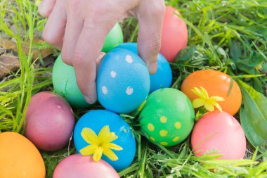 Paskalya yortusu yumurta! mutlu renkli Paskalya Pazar AVI tatil dekorasyon Paskalya kavramı arka plan kopya alanı ile