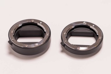 Beyaz arka plan üzerinde çift zil sesi makro uzatma tüpü