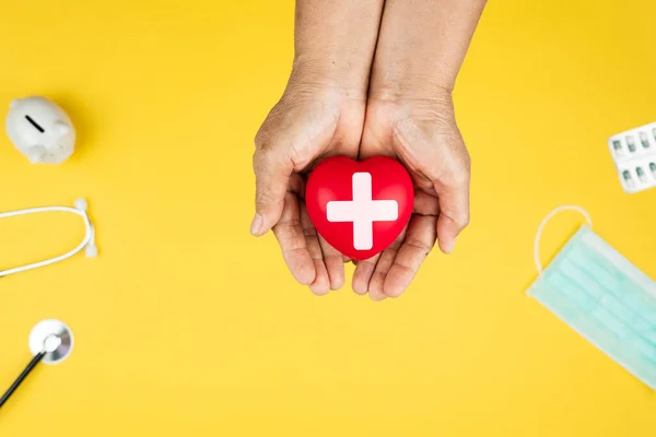 Conceito Dia Mundial Saúde Seguro Médico Saúde Com Coração Vermelho — Fotografia de Stock