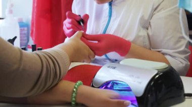 kadar renk geri tırnak parlatma görünümü Kapa