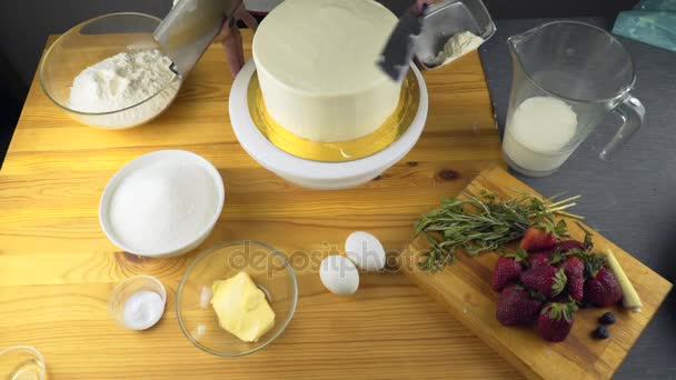Putting butter cream cake by hand using spatula — Stock Video