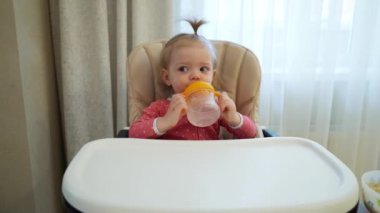 İçme suyu küçük kız