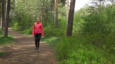 Orman dikiz sonbahar yürüyüş spor kadın park fitness açık kız sabah güneşi