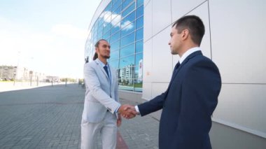 Sallayarak, karşılıklı iki işadamları, yüksek tanımlı video eller