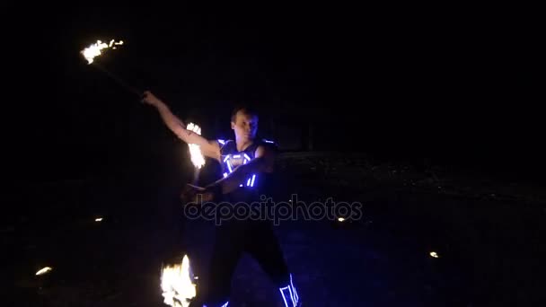 Fire show. Man juggling fire. — Stock Video