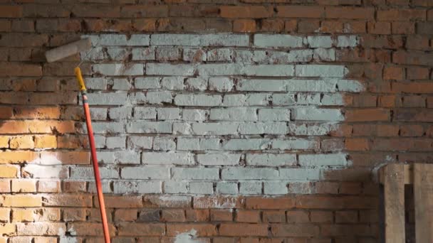 The red-brick walls, shaded white roller to paint. place for logo — Stock Video