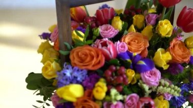 sepet çiçek, parlak renkler, gül ve Lale.