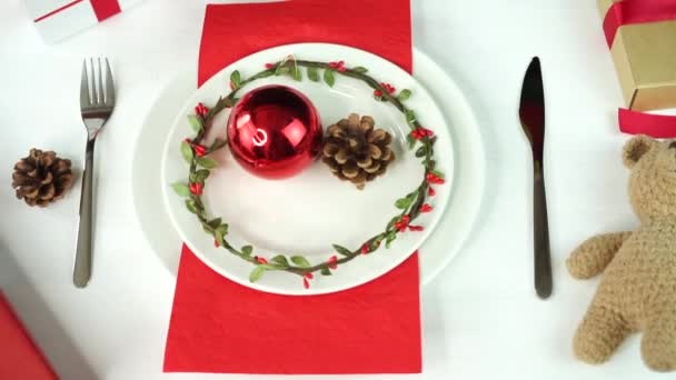 On the Christmas table empty plate and gifts — Stock Video