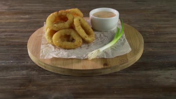 Homemade Crunchy Fried Onion Rings. — Stock Video