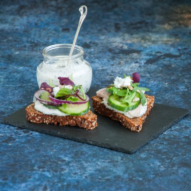 Çavdar tohumu crostini ekmek  