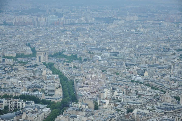 Чудова панорама Парижа з Ейфелевої вежі — стокове фото