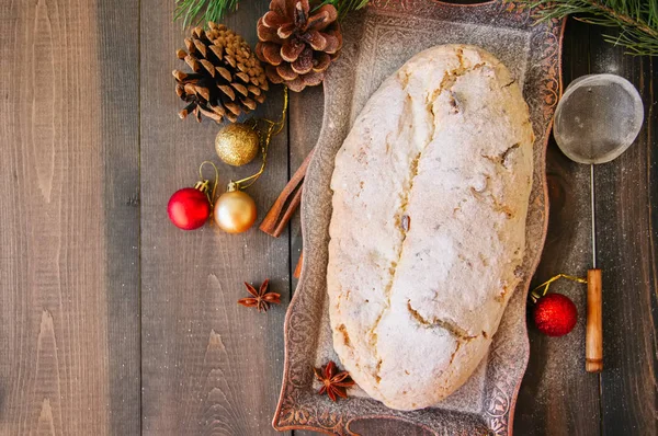 Noel Stollen. Geleneksel Alman şenlikli tatlı.