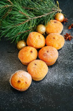 Vanilyalı kek çikolatalı krema köknar tre ile doldurma ile ayarla