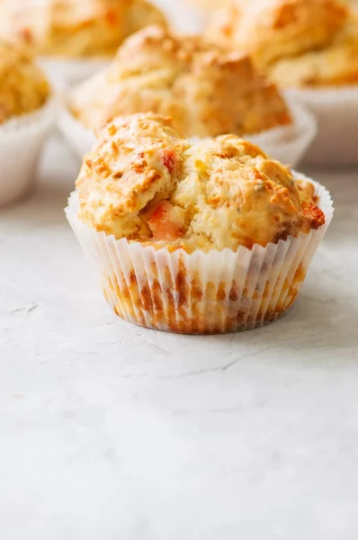 Muffins met vis en kaas — Stockfoto