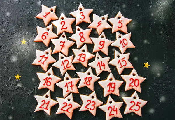 Calendário de advento de biscoitos de estrela de gengibre. Números de 1 a — Fotografia de Stock